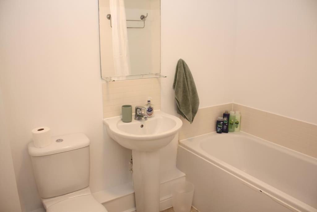 2 Bed 2 Bath Apartment & Parking - Lgw 10Min Drive Crawley  Exterior foto